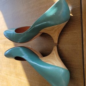 NEVER WORN GIUSEPPE ZANOTTI DESIGN HEELS